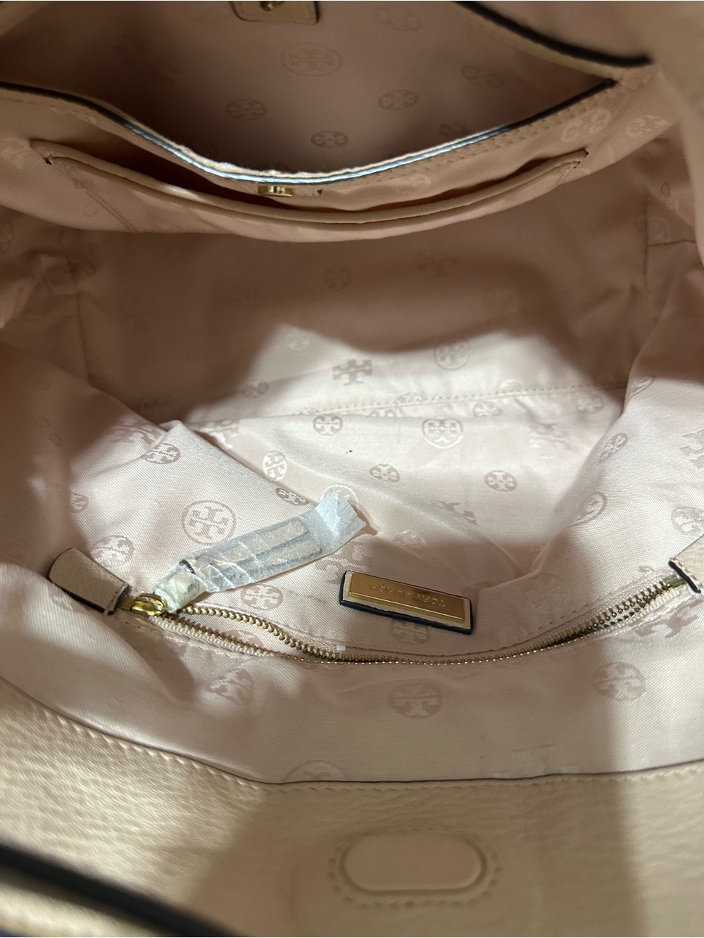 TORY BURCH ❤️🌟PEBBLED LEATHER  SHOULDER HOBO IN CREAM  WITH TASSEL ⭐️ - Picture 7 of 7